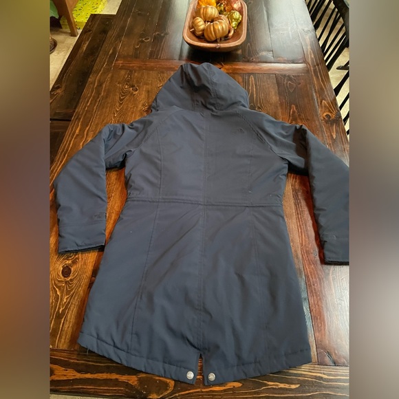 North Face Womens long puffer jacket in navy size medium - Picture 5 of 6